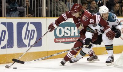 Martin Hanzal při zápase NHL za Arizona Coyotes