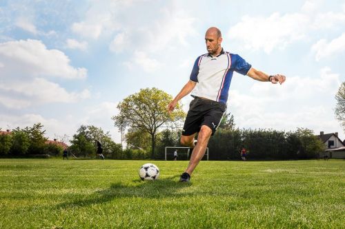 Jan Koller se připravuje ke kopu